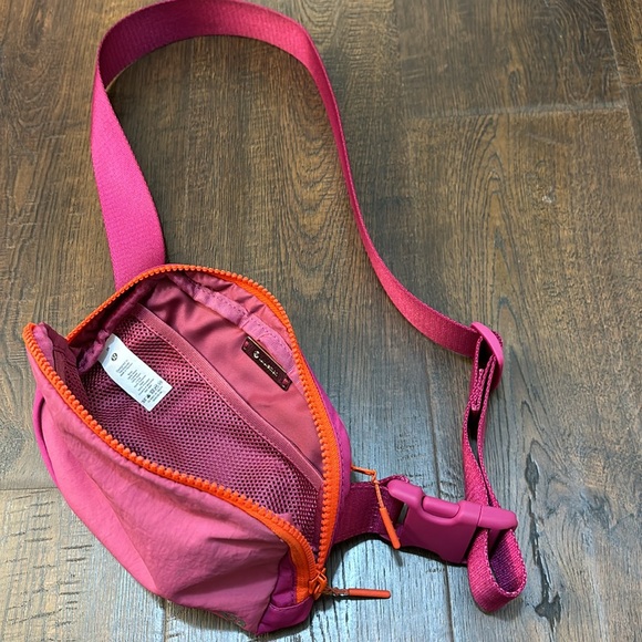 Lululemon Belt Bag 1L - Picture 2 of 3